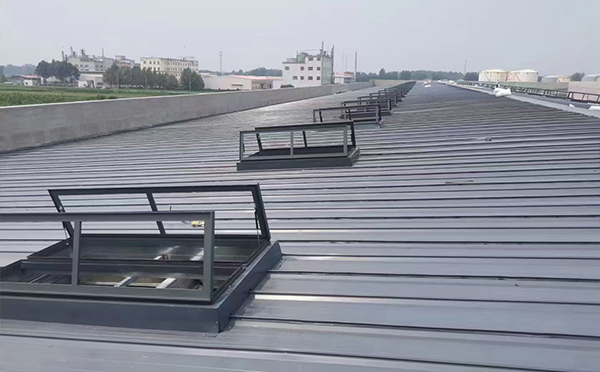 某中学室内体育馆华亭排烟窗改造项目