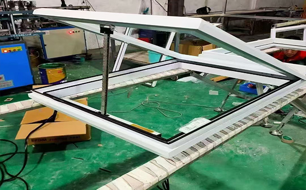 某地下车库出入口华亭排烟窗配置工程