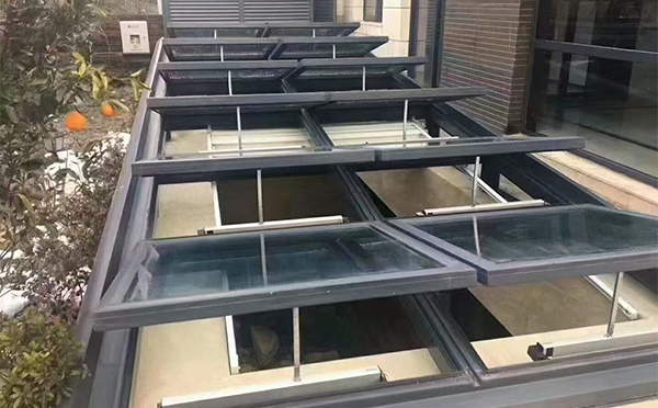 某轨道交通车辆维修车间华亭排烟窗应用