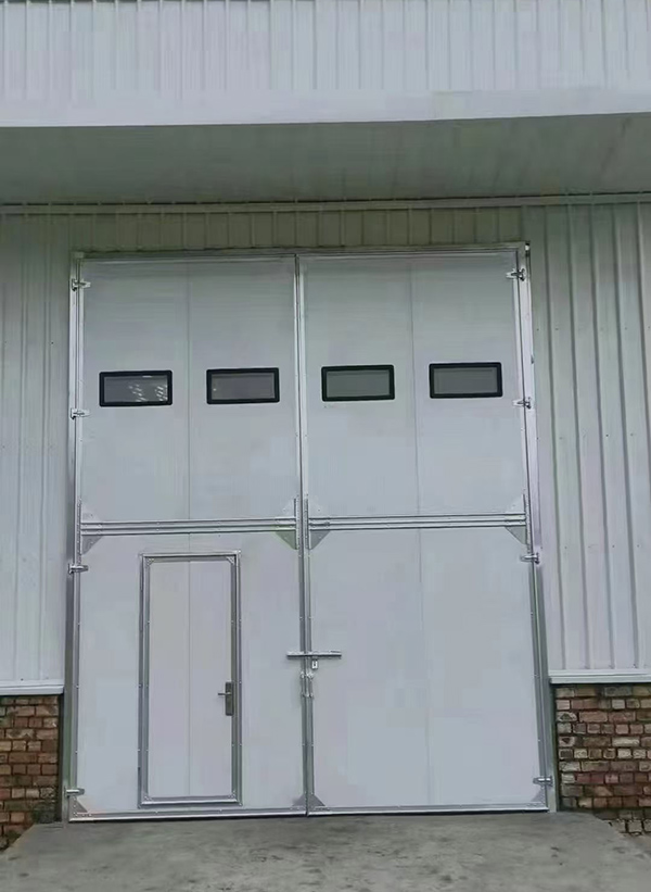 华亭工业门在设备装配车间出入口的实施记录