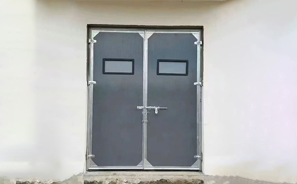 华亭工业门在高温作业区域的运行表现